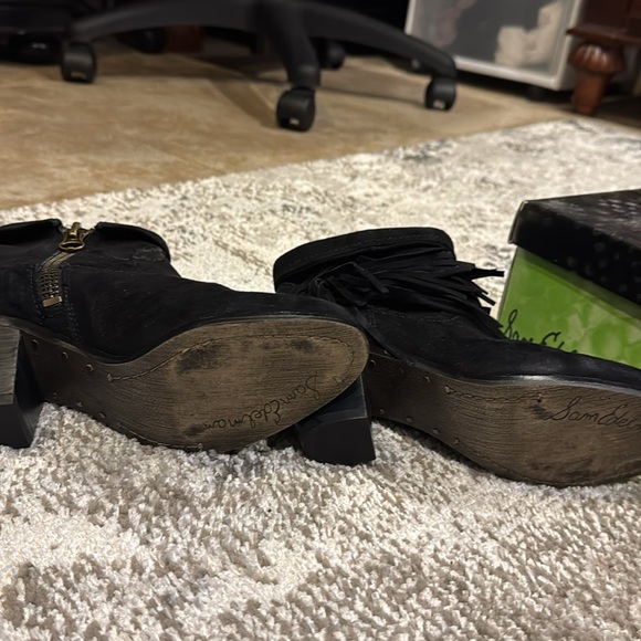 Sam Edelman Louie black suede size 6 there is fringe on the sides - Picture 3 of 3